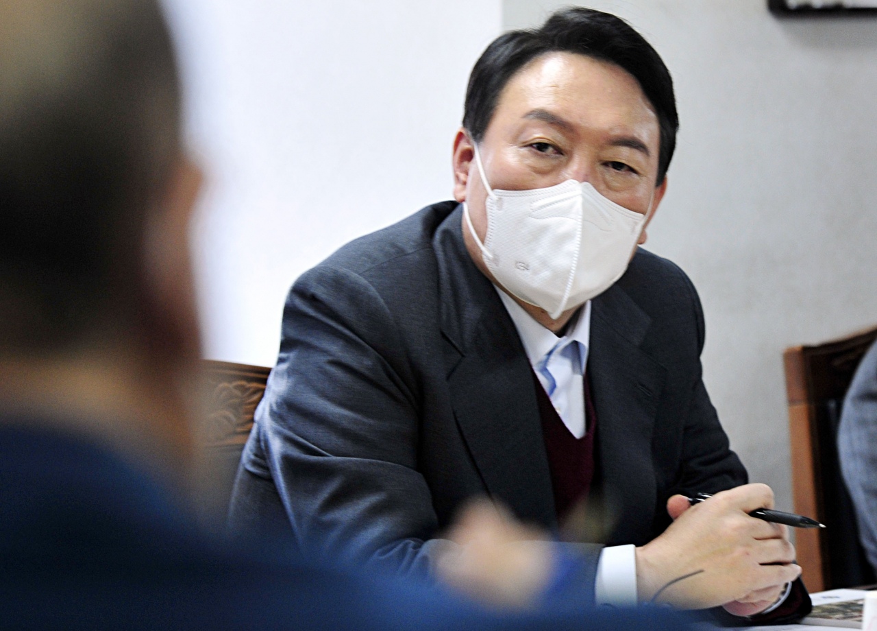 윤석열 국민의힘 대선후보가 지난 8일 서울 서초구 재경광주전남향우회 회의실에서 열린 ‘윤석열 대선후보 초청 간담회’에서 발언하고 있다. [국회 사진기자단]