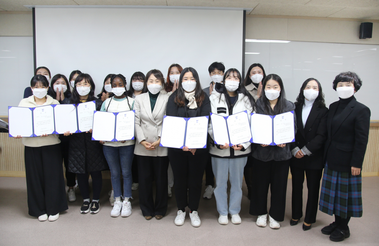 어깨동무·길라잡이 총평회 장면