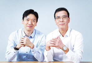 김대홍(오른쪽)·이승효 카카오페이증권 공동대표 내정자. [카카오페이증권]