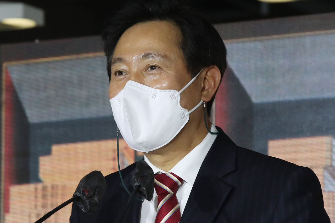 서울시의 청렴도가 지난해 2등급에서 두 단계 하락한 4등급으로 추락했다. 서울시는 하락 원인으로 전임 시장의 영향을 거론했다. 사진은 현 오세훈 서울시장. [연합]