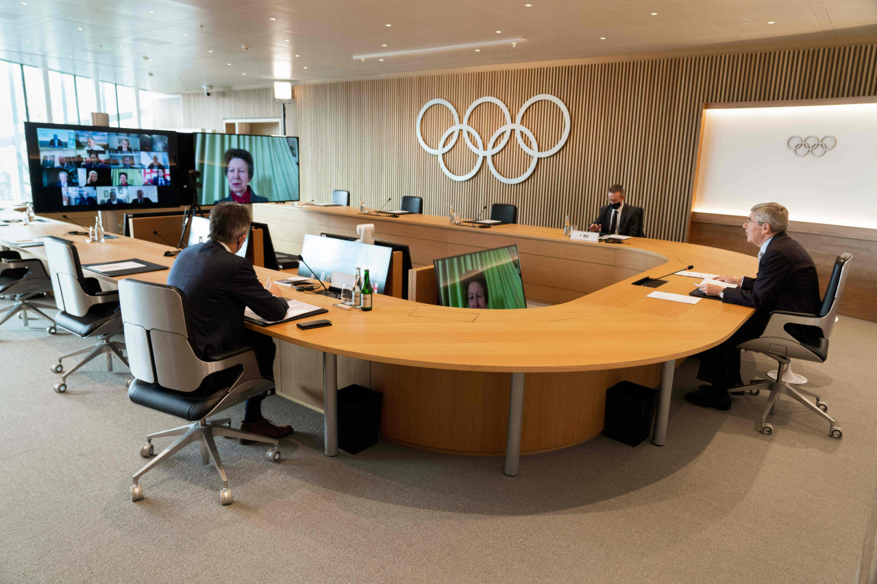 10일(한국시간) 화상회의로 진행된 IOC 집행위원회 모습.[AFP]