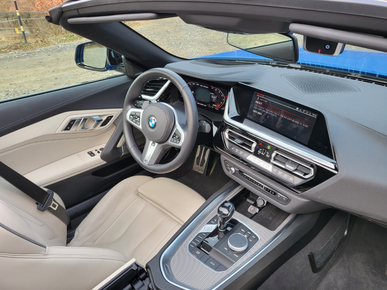 BMW Z4 M40i 실내. [김지윤 기자]