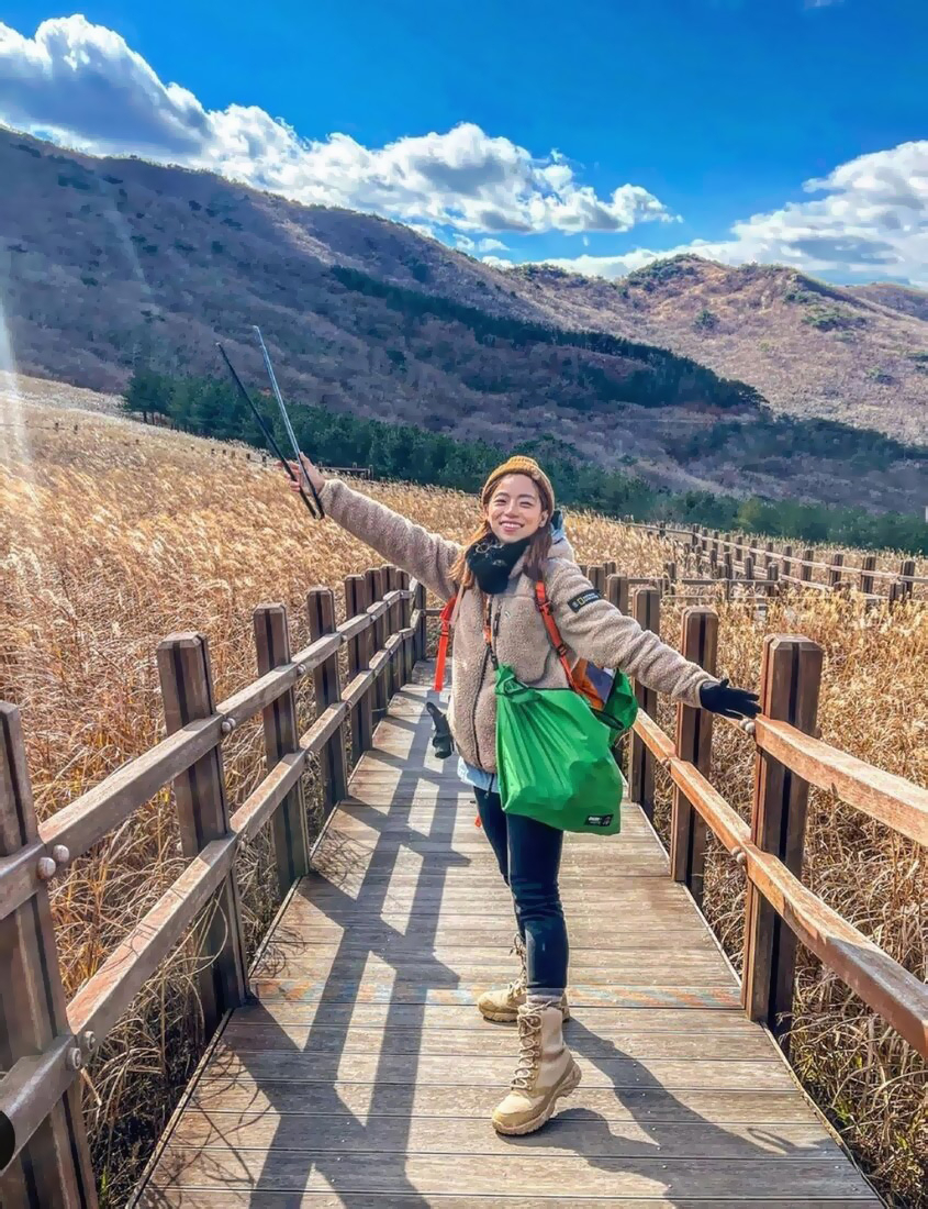 영남알프스에서 플로깅하는 클린하이커 리더 김강은씨