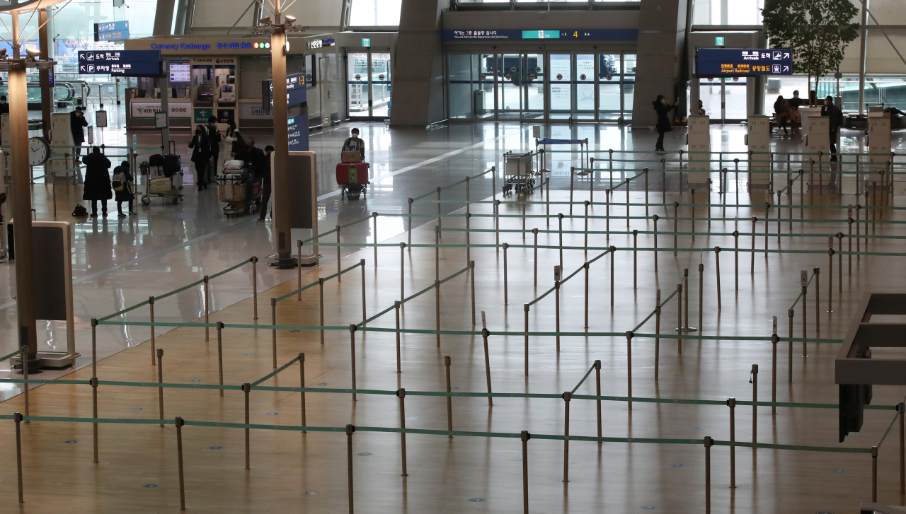 지난 9일 인천 영종도 인천국제공항 제1여객터미널 출국장이 한산하다. [연합]