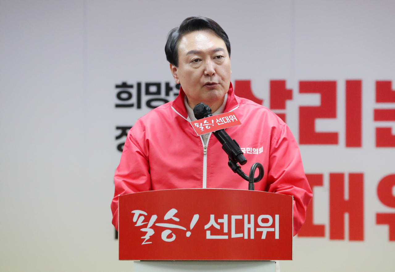 윤석열 국민의힘 대선 후보가 11일 오후 강원 춘천시 강원도당에서 열린 강원도 선거대책위원회 출범식에서 발언하고 있다. [연합]