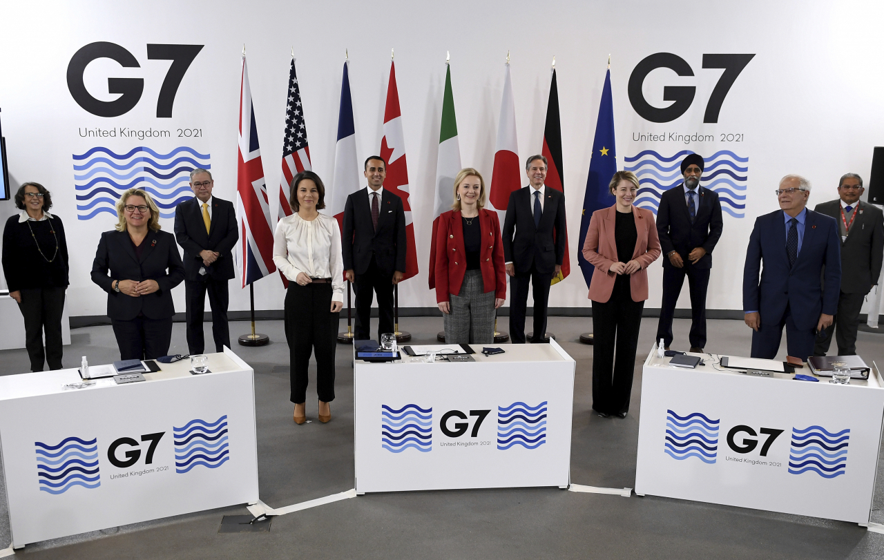 주요 7개국(G7) 외교·개발장관이 지난 10~12일(현지시간) 영국 리버풀에서 개최된 G7 외교·개발장관회의에서 포즈를 취하고 있다. [AP]