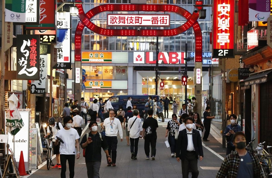 일본 도쿄도(東京都)의 대표적 유흥가인 가부키초(歌舞伎町).