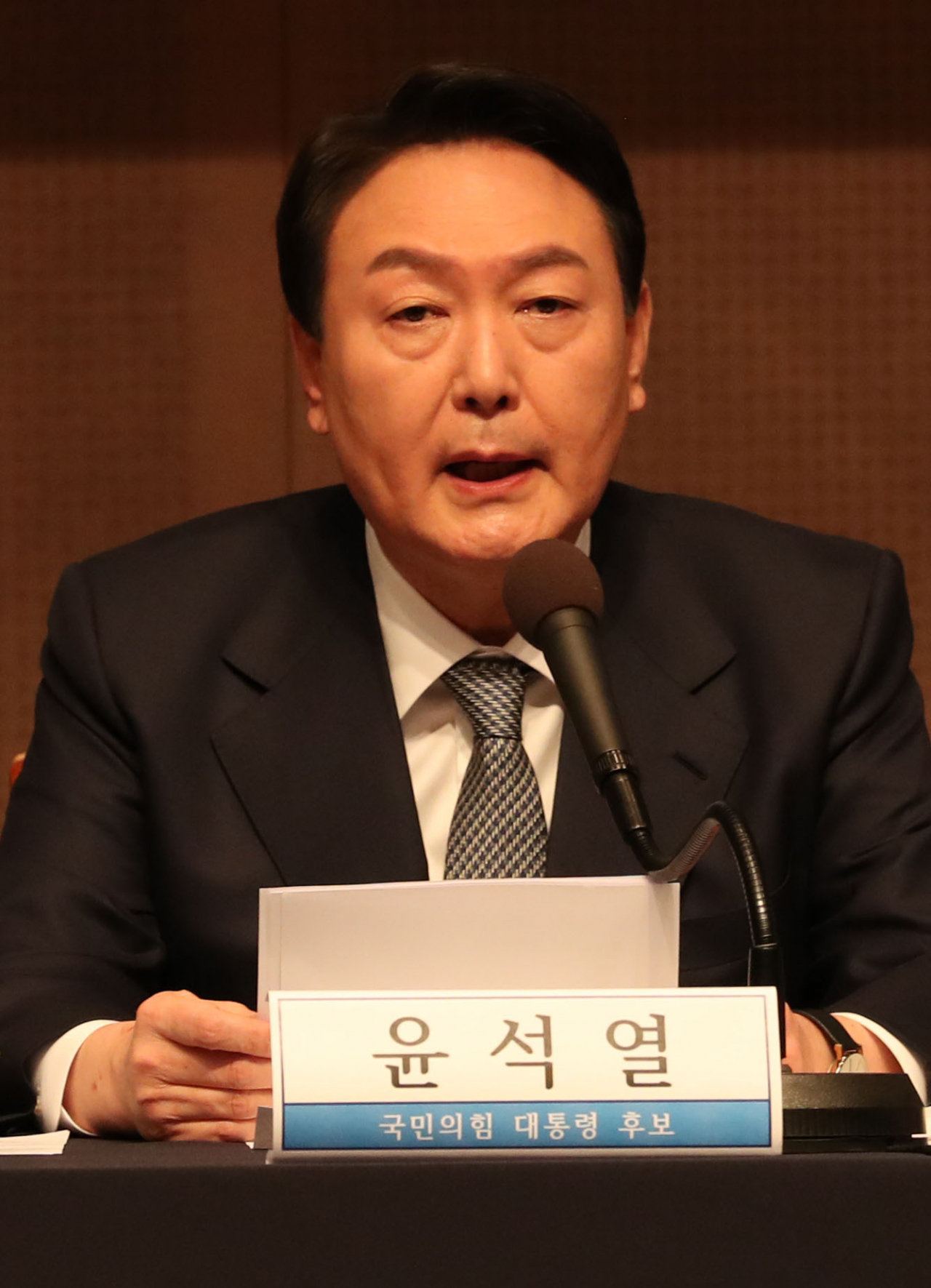 윤석열 국민의힘 대선후보가 14일 오전 서울 중구 프레스센터 국제회의장에서 열린 관훈클럽 초청 토론회에서 발언하고 있다. [연합]