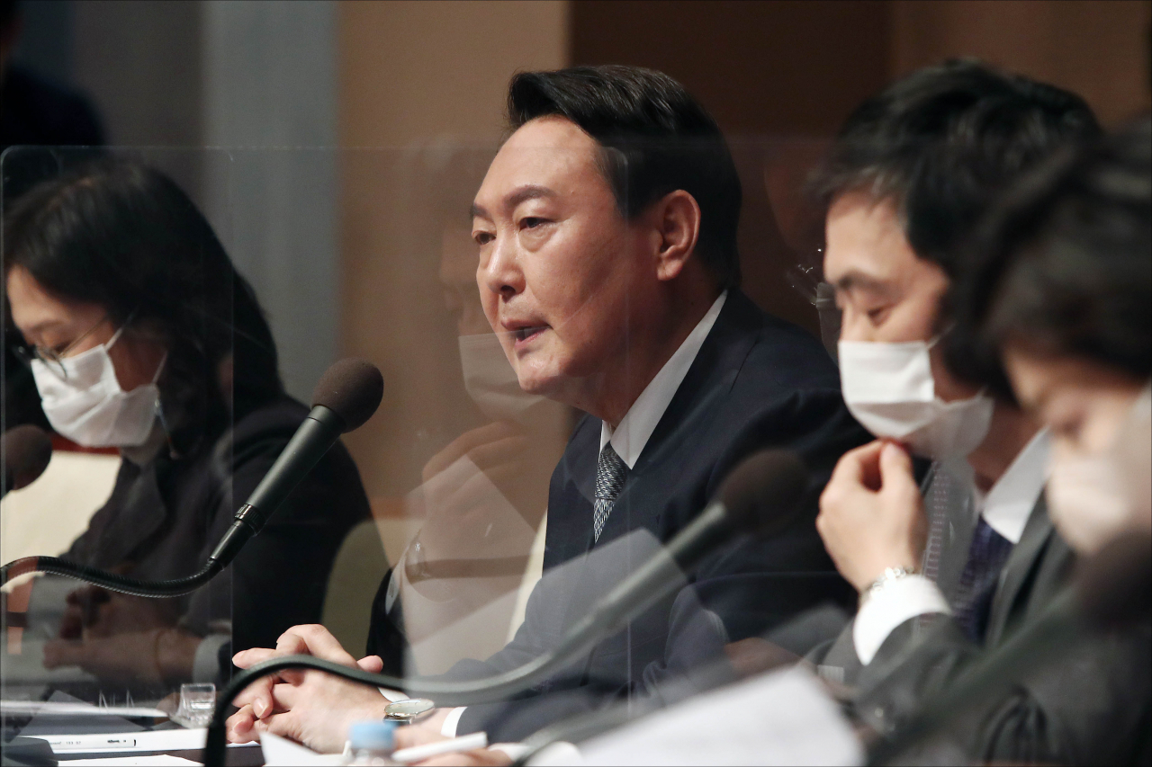 윤석열 국민의힘 대선후보가 14일 오전 서울 중구 프레스센터 국제회의장에서 열린 관훈클럽 초청 토론회에서 답변하고 있다. [국회사진기자단]
