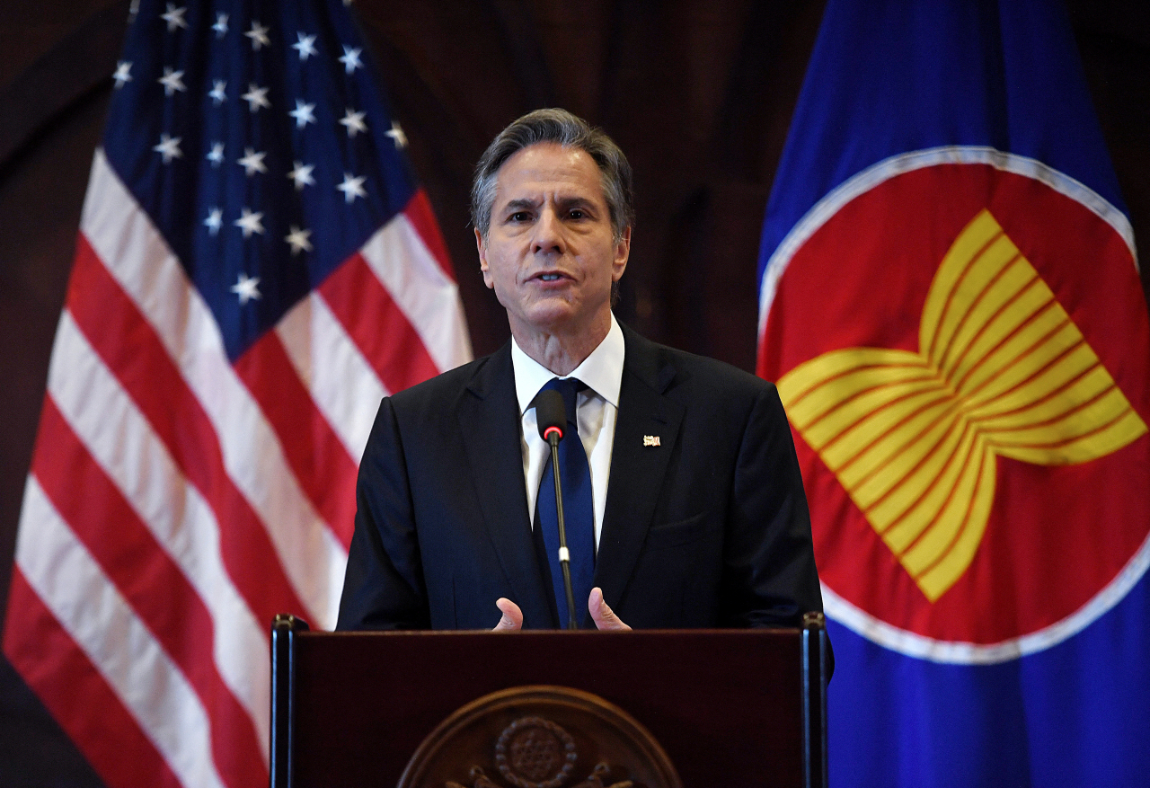 토니 블링컨 미국 국무장관이 14일 인도네시아 자카르타에 위치한 인도네시아대학에서 연설을 하고 있다. [로이터]