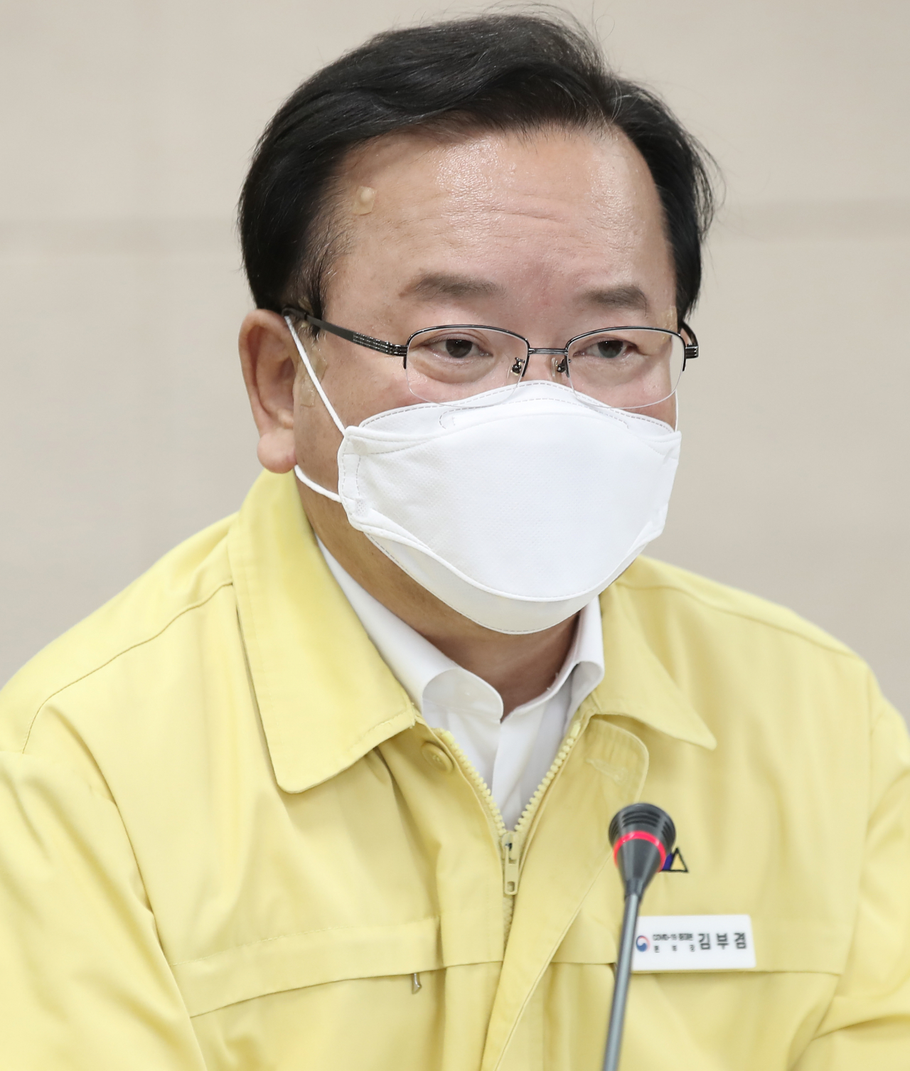 김부겸 국무총리가 14일 오후 서울 중구 국립중앙의료원에서 열린 수도권 병상 현장 간담회에서 발언하고 있다. 연합뉴스