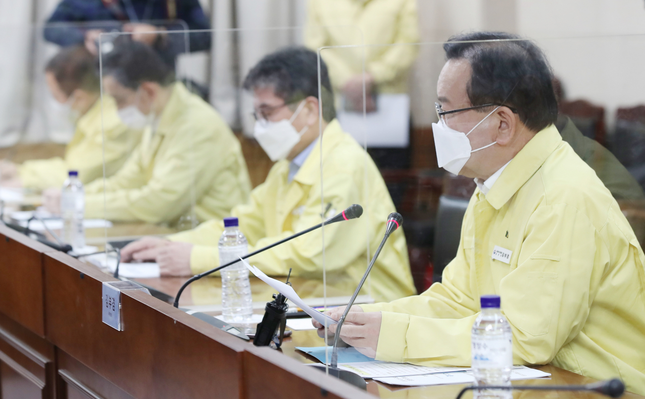 김부겸 국무총리가 14일 오후 서울 중구 국립중앙의료원에서 열린 수도권 병상 현장 간담회에서 발언하고 있다. [연합]