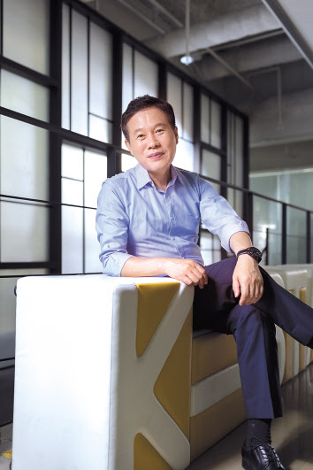 조현래 한국콘텐츠진흥원 원장은 15일 취임 후 첫 간담회를 열고 메타버스, 실감형 등 신기술 기반 콘텐츠 사업에 640여 억원의 예산을 책정, 디지털 전환 시대에 본격 대응한다고 밝혔다.