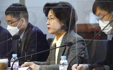 추미애 전 법무부 장관이 지난 10일 오전 국회의원회관에서 열린 ‘검사 직접 수사권 행사의 모순성과 폐단’ 토론회에서 발언하고 있다. [연합]