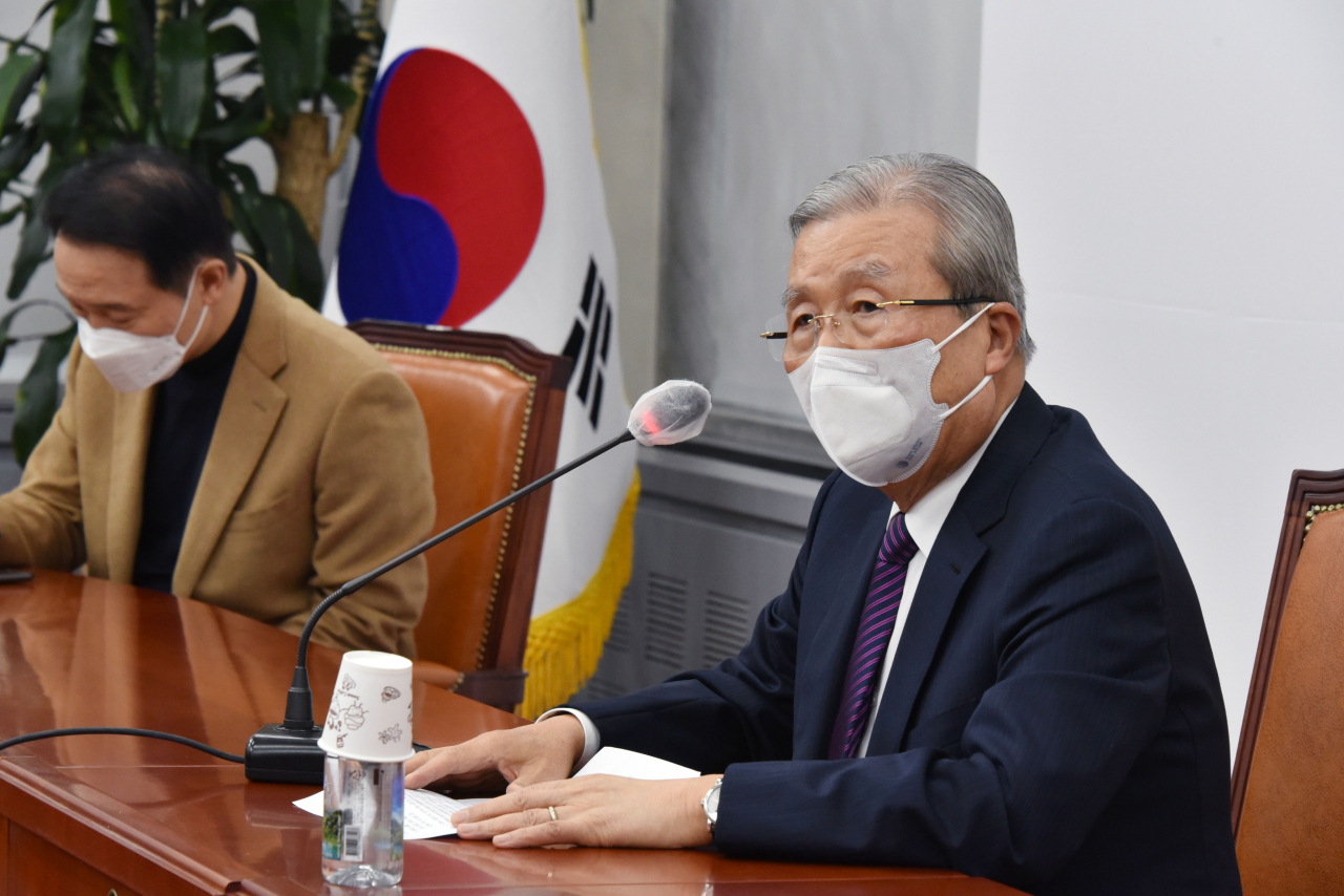 김종인 국민의힘 총괄선대위원장이 16일 오전 국회에서 기자간담회를 하고 있다. [연합]