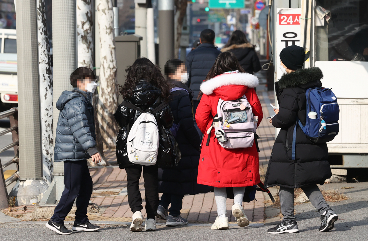 정부의 거리두기 강화 조치에 따라 오는 20일부터 수도권 학교와 비수도권 과밀학교의 전면등교가 중단된다. [연합]