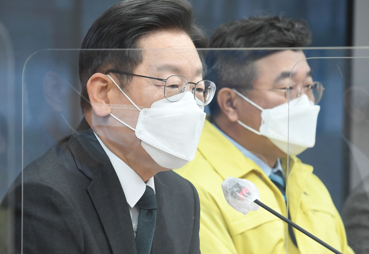 더불어민주당 이재명 대선 후보가 17일 오전 서울 여의도 중앙당사에서 열린 코로나19 위기대응 특별위원회 1차 회의에서 발언하고 있다. [연합]