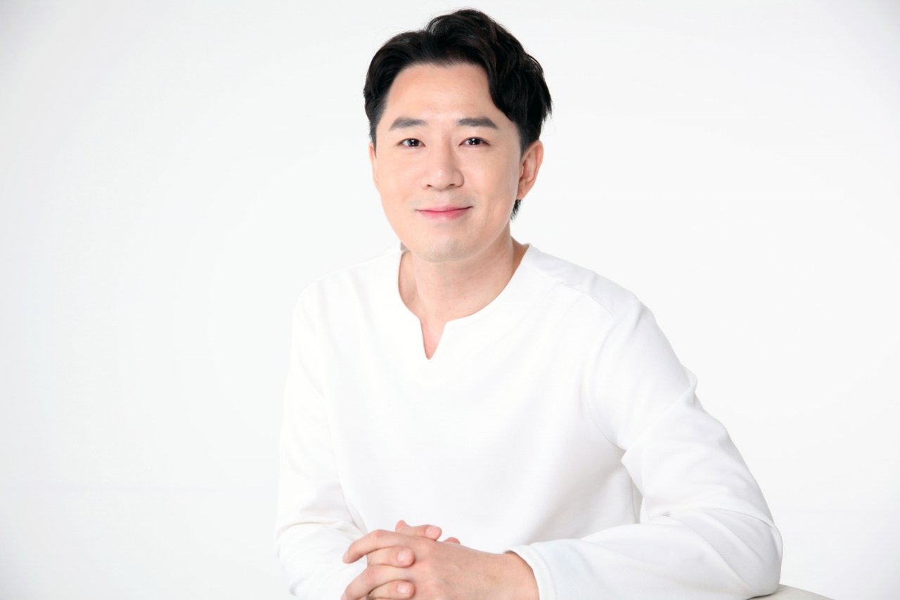 희귀한 사진. 붐의 겸연쩍은 표정.