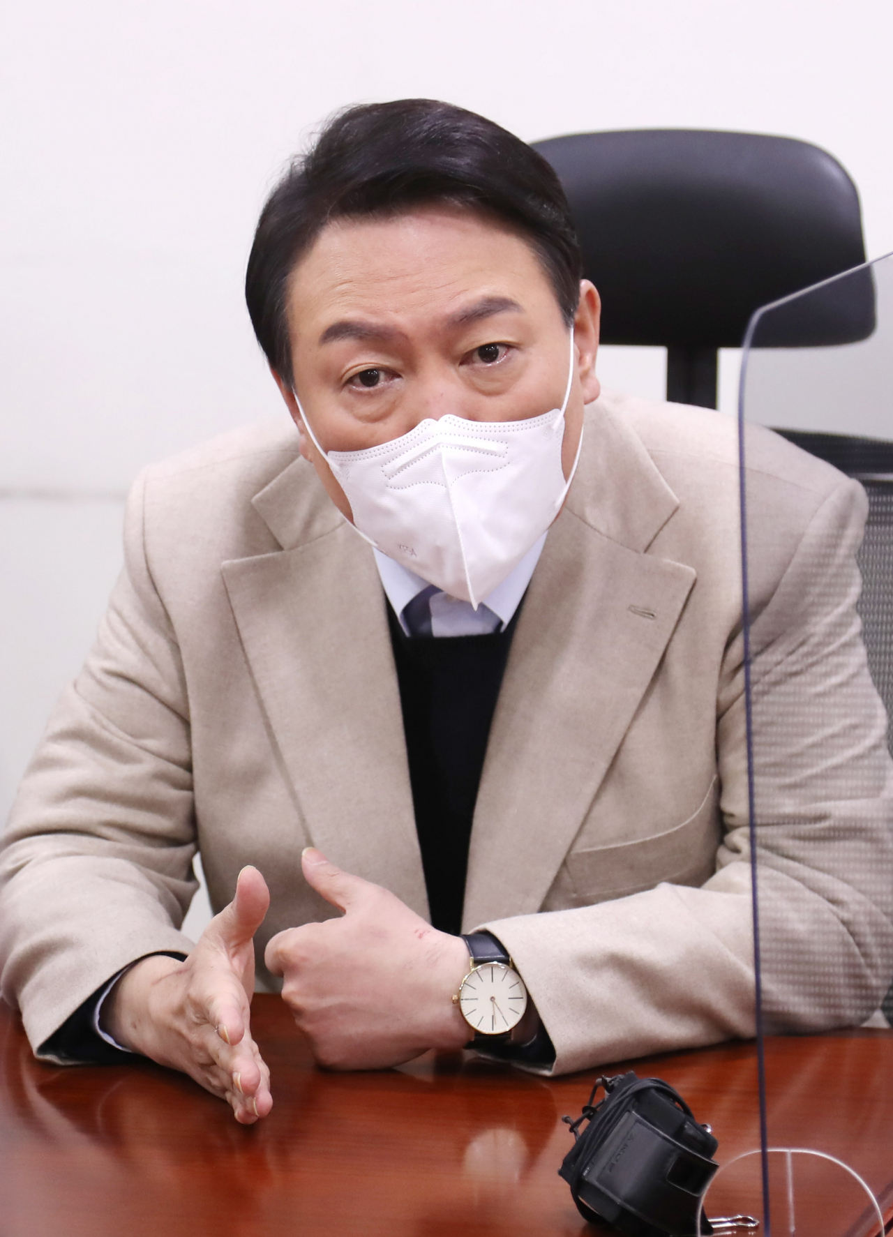 국민의힘 윤석열 대선 후보가 18일 오전 국회 의원회관에서 열린 청년보좌역 공개모집 현장을 격려 방문, 발언하고 있다. 연합뉴스
