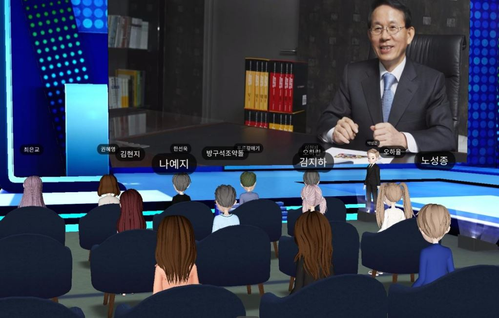 제3회 감정노동자 배려문화 정착 UCC·수필 공모전 메타버스 시상식에서 인사말을 하고 있는 민병철 선플재단 이사장 [롯데홈쇼핑]