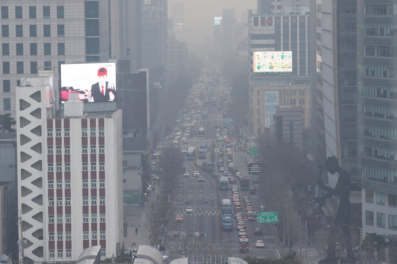 구름 낀 포근한 날씨…‘불청객’ 미세먼지는 돌아와