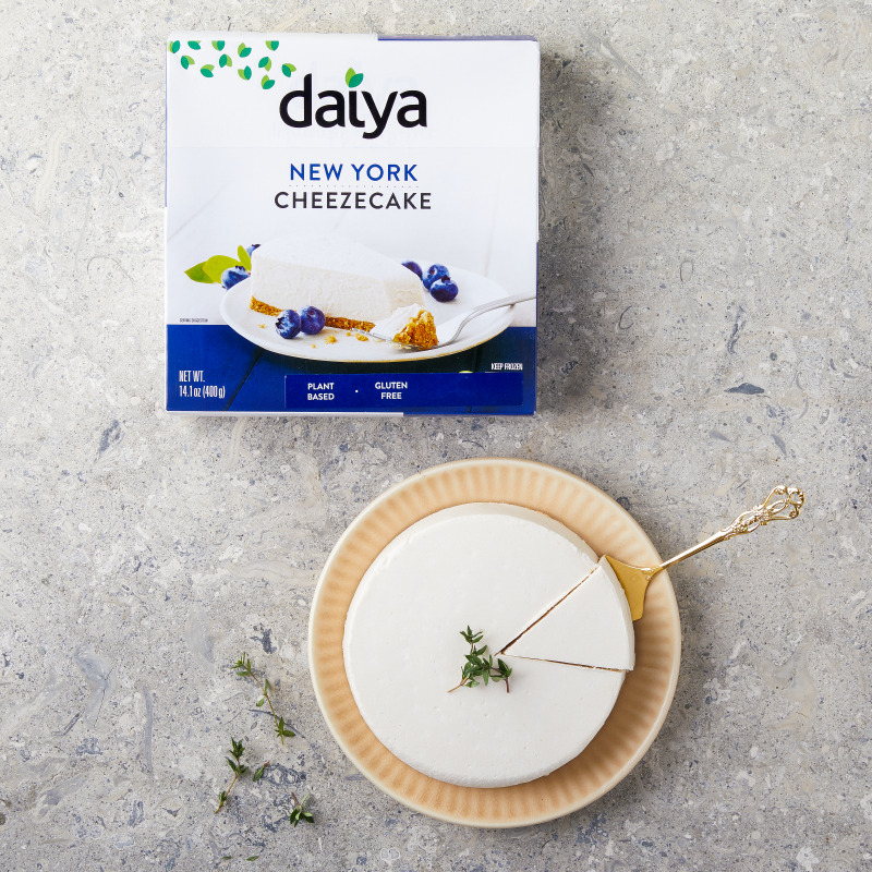 현대그린푸드가 캐나다 비건 식품 기업 ‘데이야(Daiya)’와 국내독점 판매·유통에 관한 계약을 체결하고 비건 치즈 관련 제품을 선보인다. [현대그린푸드 제공]