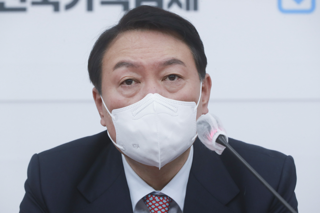윤석열 국민의힘 대선후보가 21일 국회에서 열린 코로나19 극복을 위한 비상대책회의에 참석, 발언하고 있다. [이상섭 기자]
