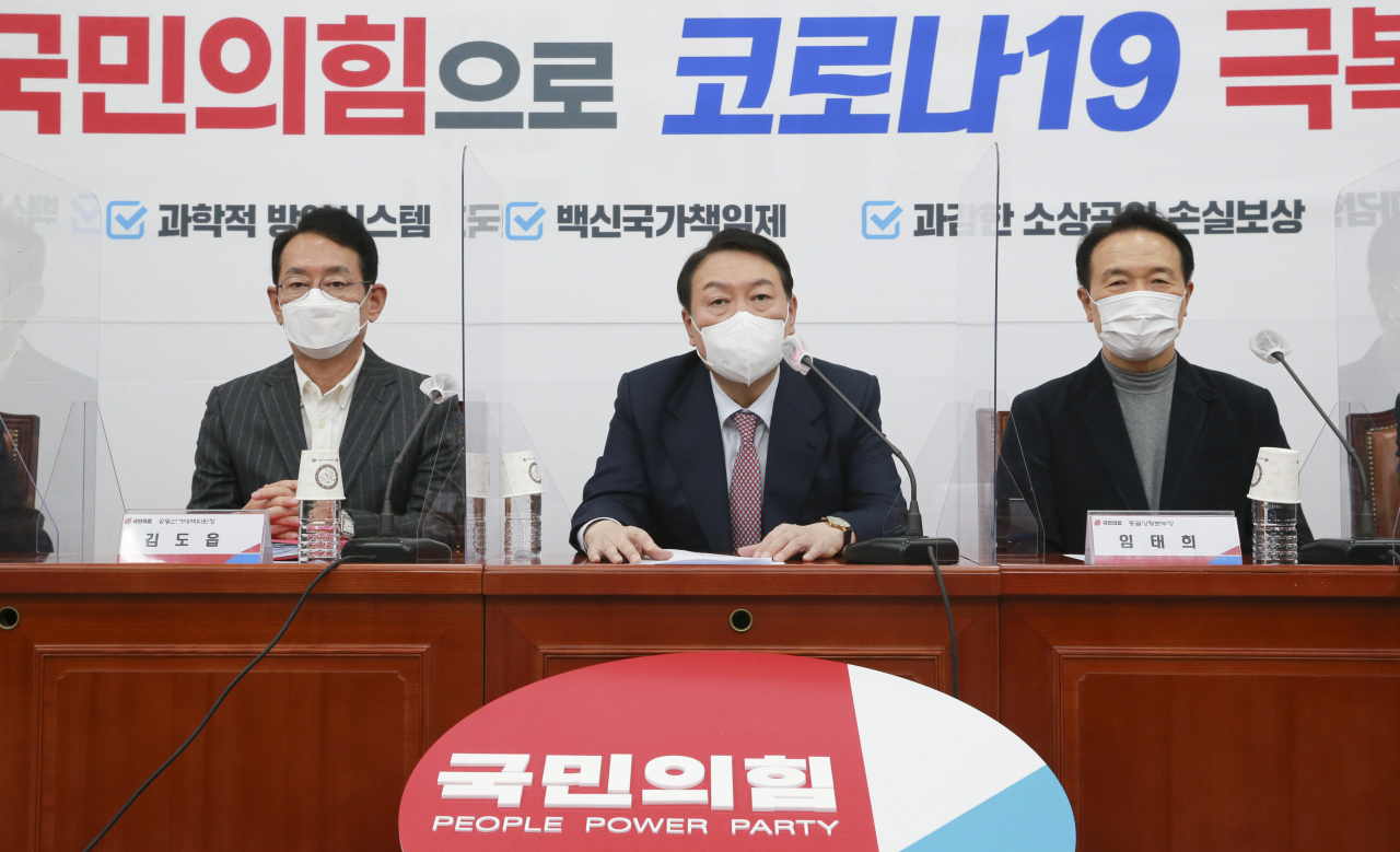 윤석열 국민의힘 대선후보가 21일 국회에서 열린 코로나19 극복을 위한 비상대책회의에 참석, 발언하고 있다. [헤럴드경제=이상섭 기자]