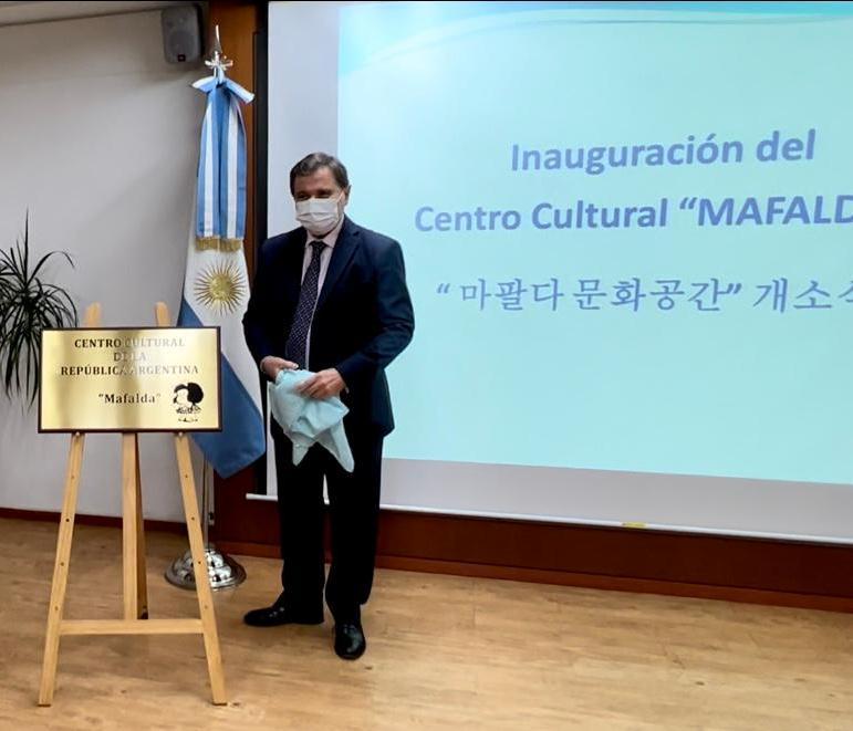 Argentine Ambassador to Korea Alfredo Bascou inaugurates Mafalda Cultural Space in Seoul on Thursday.(Embassy of Argentina in Seoul)