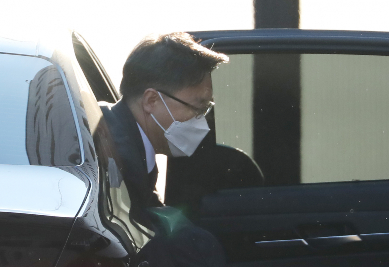 김진욱 고위공직자범죄수사처장이 지난 3일 오전 정부과천청사로 출근하고 있는 모습. [연합]