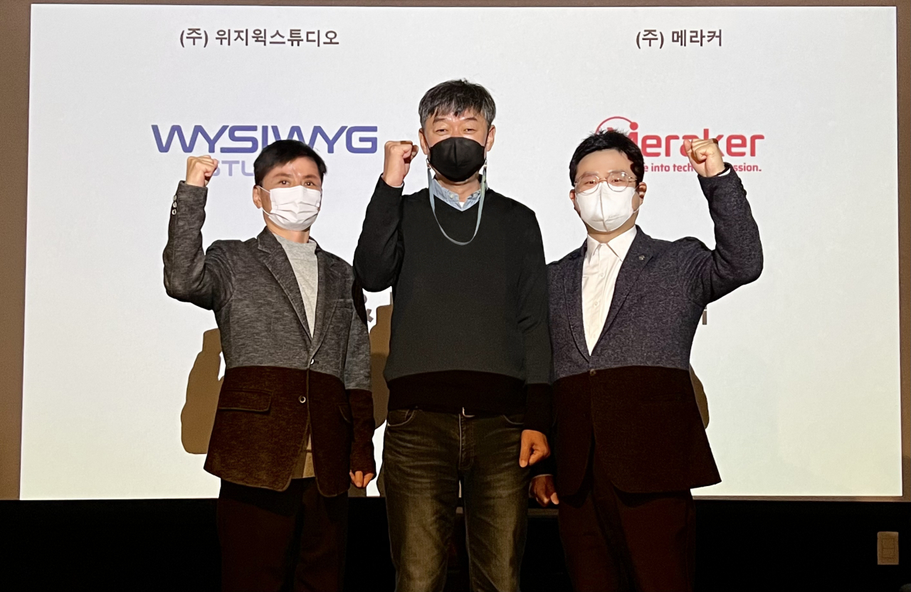 메라커와 위지윅스튜디오 투자협약식. 왼쪽부터 김영호 메라커 공동대표, 박관우 위지윅스튜디오 대표, 김선권 메라커 공동대표.[한국전기연구원 제공]