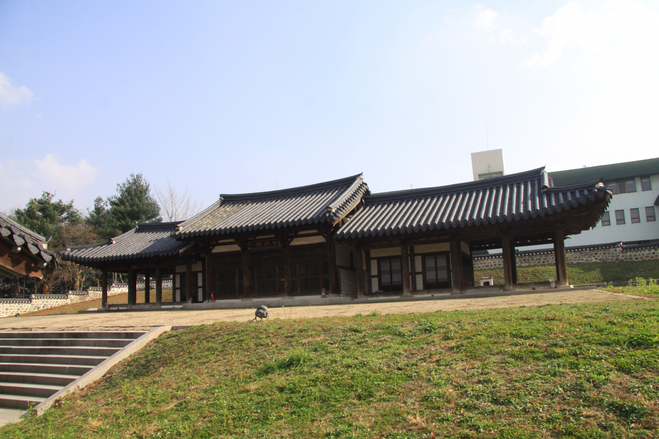 안성 객사 정청