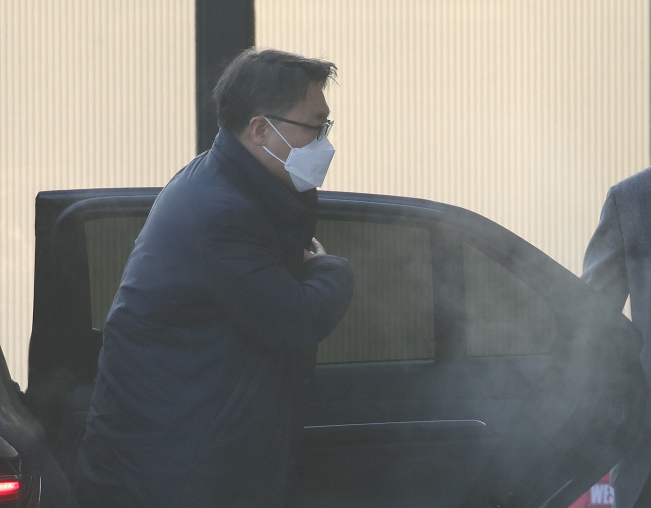 김진욱 고위공직자범죄수사처장이 지난 20일 오전 정부과천청사 공수처로 출근하고 있다. [연합]