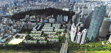 개포우성 4차아파트(사진 앞쪽 중층 아파트 단지) 및 인근 모습. [서울특별시 제공]