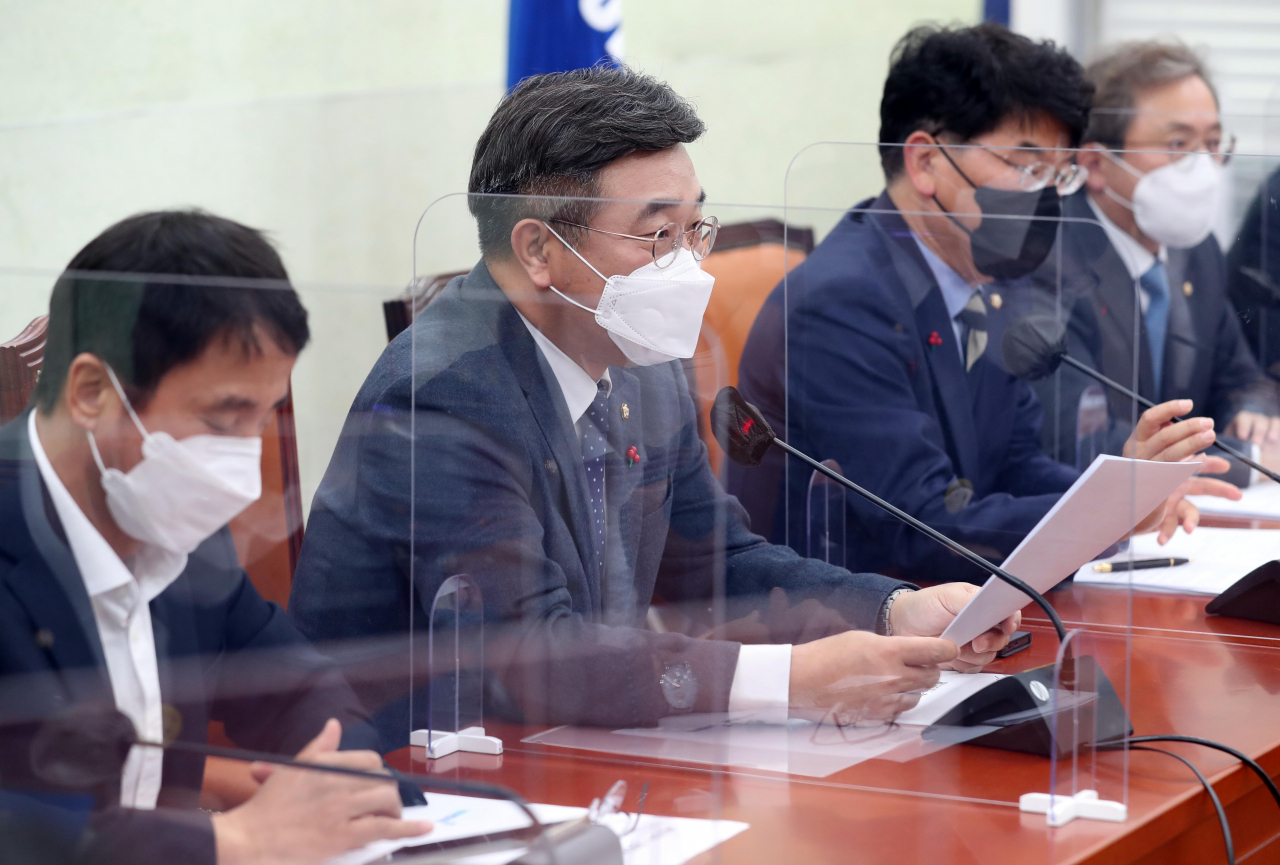 더불어민주당 윤호중 원내대표가 23일 서울 여의도 국회에서 열린 정책조정회의에서 발언하고 있다. [국회사진기자단]