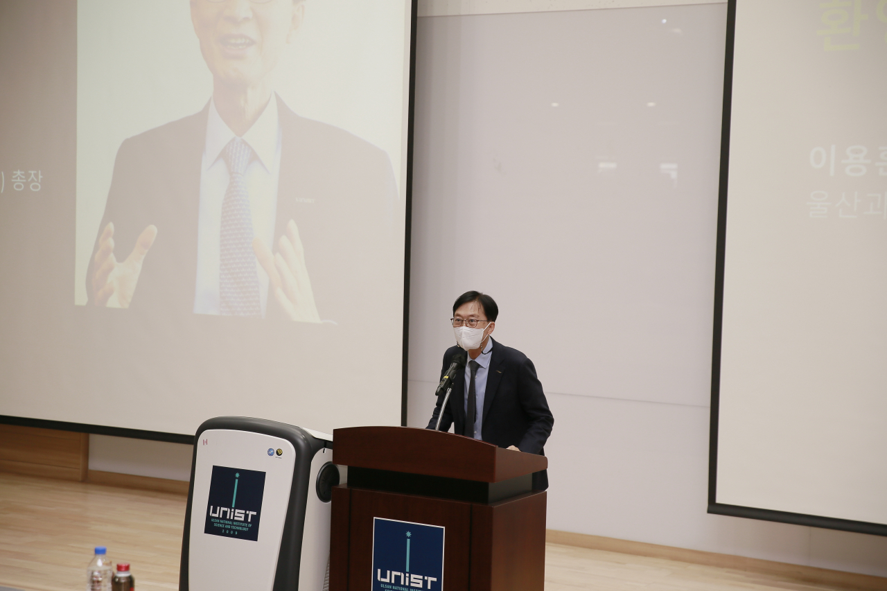 이용훈 총장이 환영사를 하고 있다