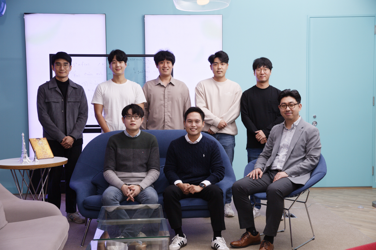 이종원 교수(하단 맨 오른쪽), 제1저자 유재연 연구원(하단 중앙) 등 이종원 교수 연구팀 [UNIST 제공]
