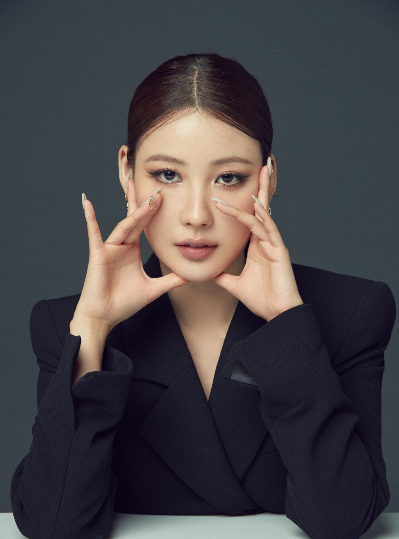 K뷰티의 리더 이사배가 마음 따뜻한 기부의 모범생도 되었다.