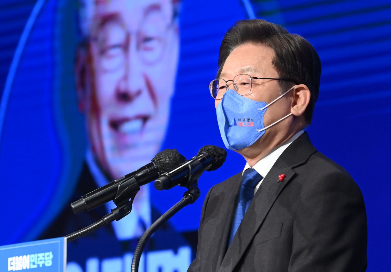 이재명 더불어민주당 대선후보가 23일 서울 여의도 중소기업중앙회에서 열린 대한민국 대전환 직능본부 출범식에서 축사하고 있다. 이상섭 기자