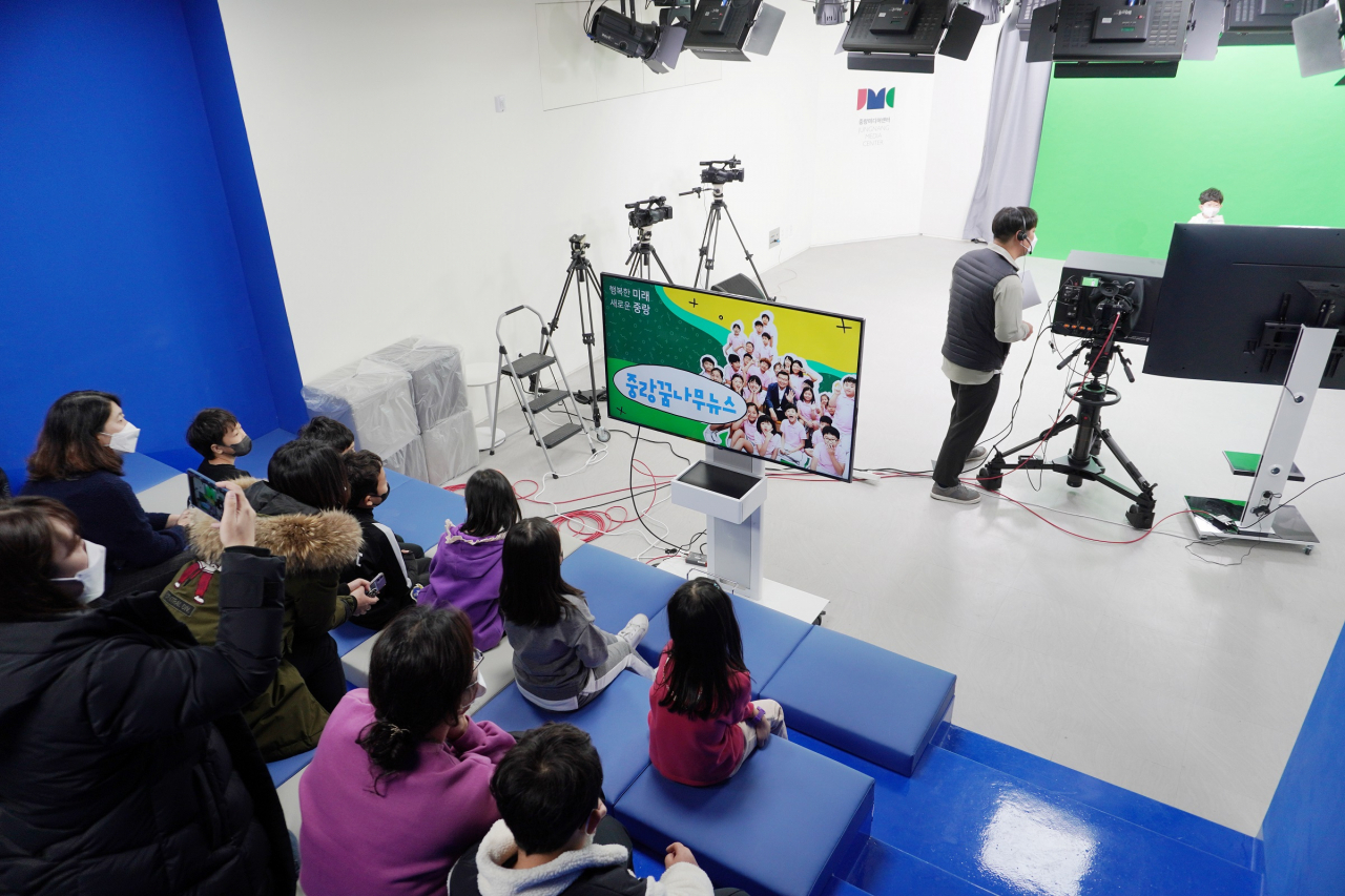 중랑미디어센터 내 시설 이용 장면. [중랑구청 제공]