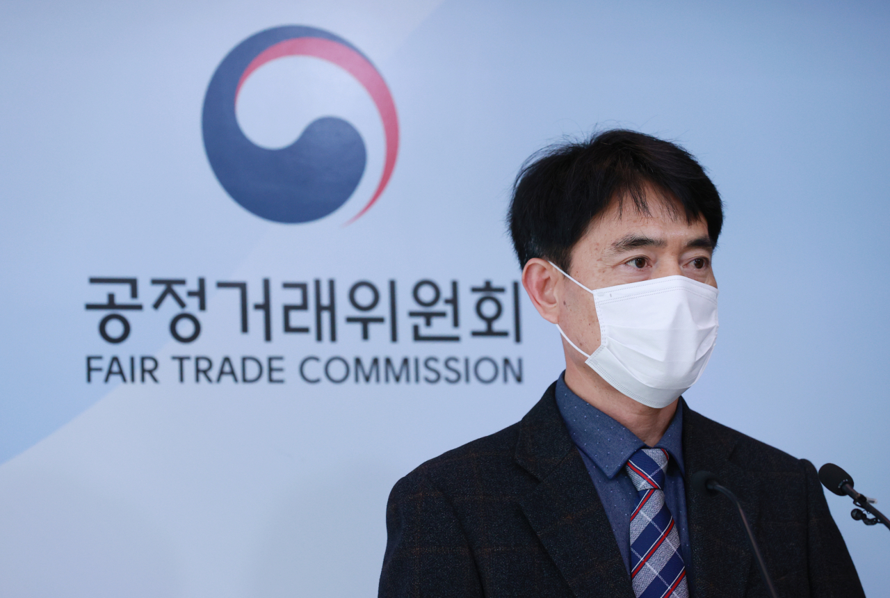 노태근 공정거래위원회 기업집단국 공시점검과장이 1일 오전 정부세종청사에서 브리핑하고 있다. [연합]