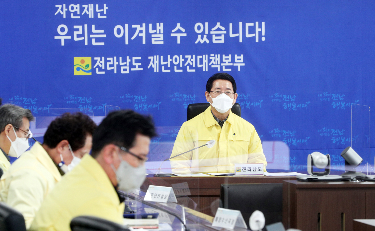 한파대비 비상회의를 주재하고 있는 김영록전남지사