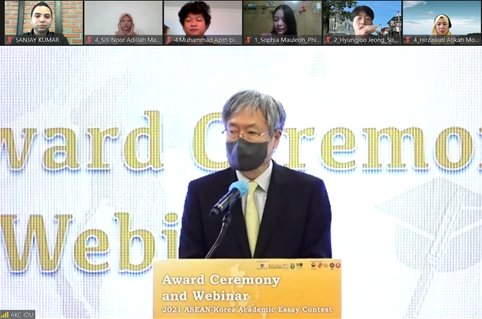 ASEAN Korea Center Secretary-General Kim Hae-yong delivers congratulatory remarks via Zoom during sixth academy essay contest award ceremony and webinar on Dec. 21, in Seoul.(ASEAN-Korea Center)