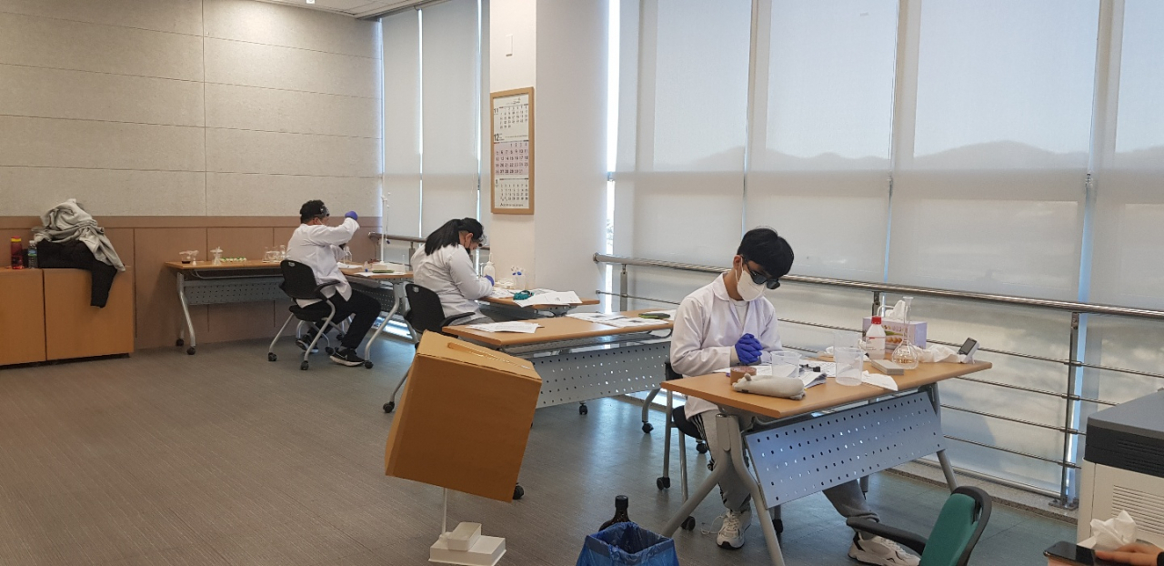 국제중등과학올림피아드 실험부문에 참가한 한국 학생들.[한국과학창의재단 제공]