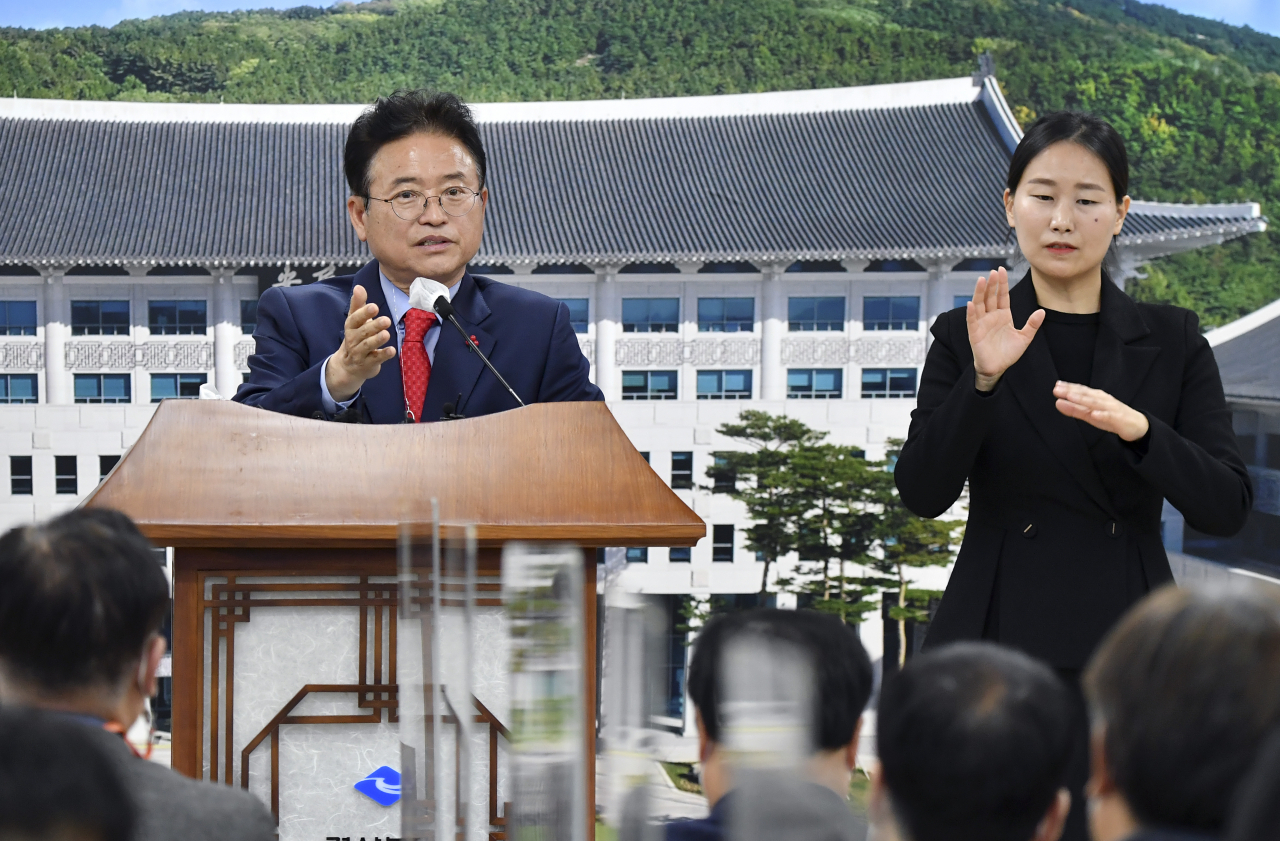 이철우 경북지사가 27일 도청 브리핑룸에서 송년 기자회견을 열고 있다.[경북도 제공]