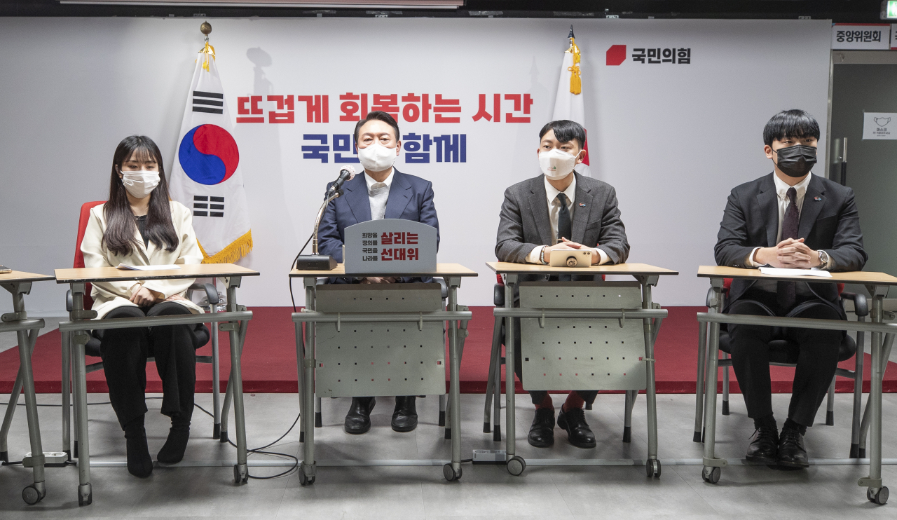 국민의힘 윤석열 대선후보가 28일 서울시 여의도 국민의힘 중앙당사에서 열린 "하나된 국민 모두에게 듣겠습니다"에 참석, 발언하고 있다. [연합]