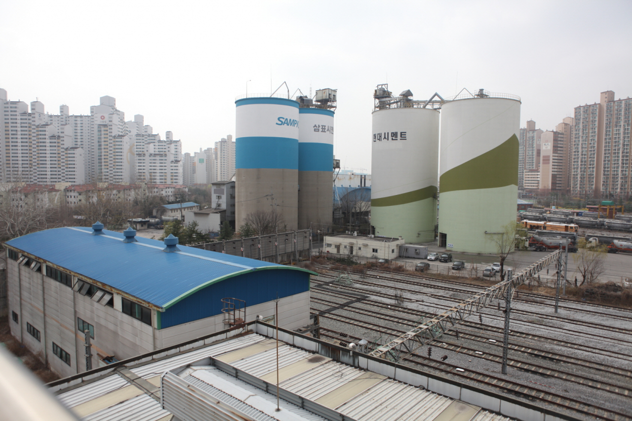 철거를 앞둔 사일로 4기와 광운대역 주변 전경. [노원구 제공]