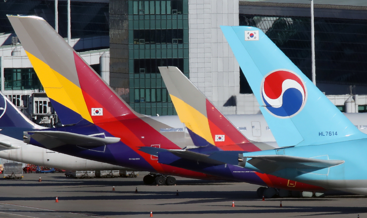 사진은 영종도 인천국제공항의 대한항공-아시아나항공 항공기. [연합]