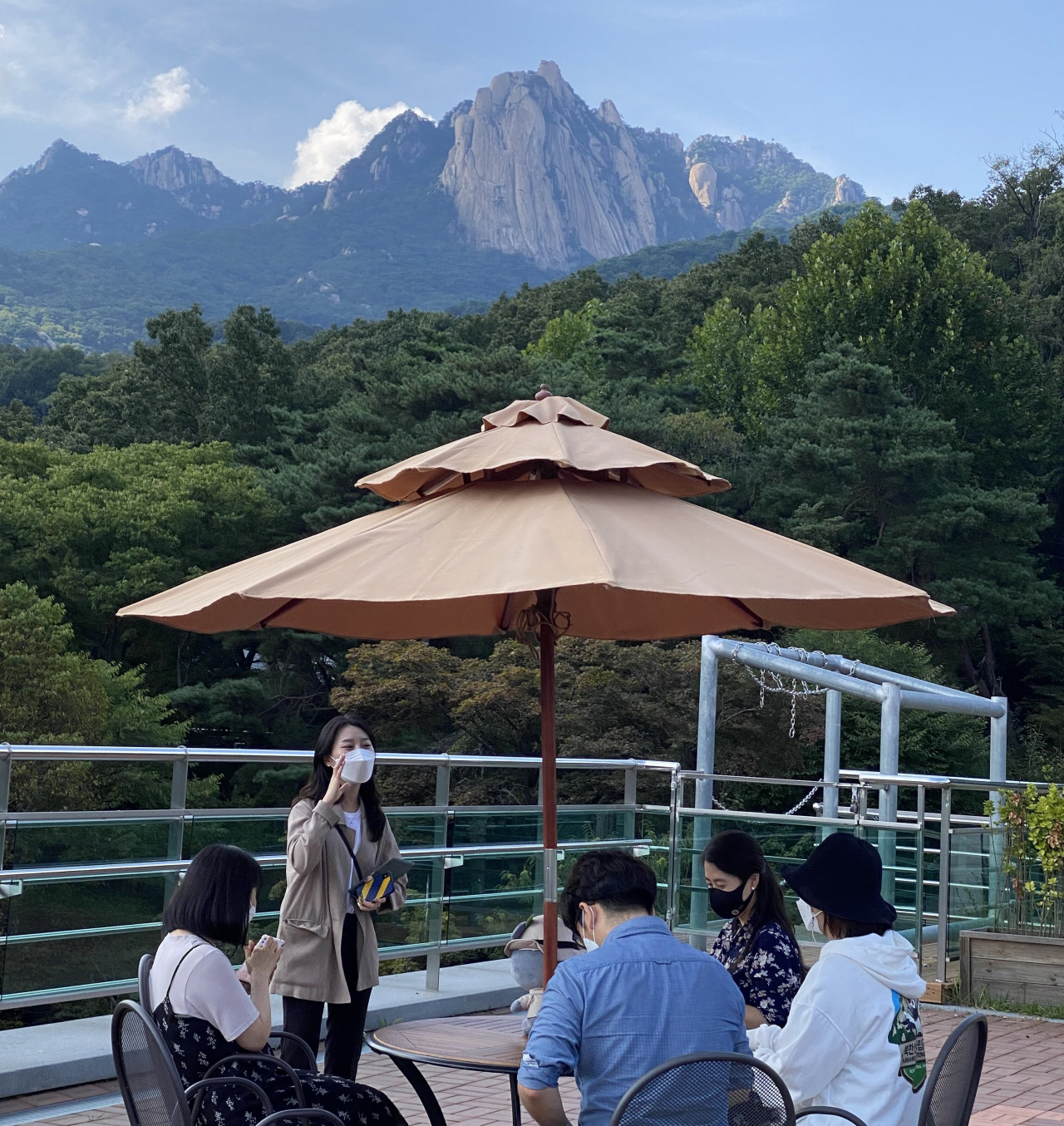 서울시민의 소규모 북한산 탐방 그룹