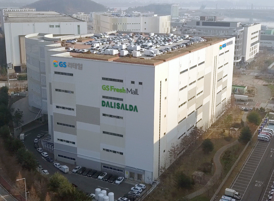 GS리테일이 3번째 디지컬커머스 전용 물류센터 ‘프라임센터’를 경기도 김포시에 신규오픈했다고 30일 밝혔다.[GS리테일 제공]